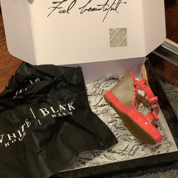 Worn one time very comfy with box and wrap - Picture 10 of 12